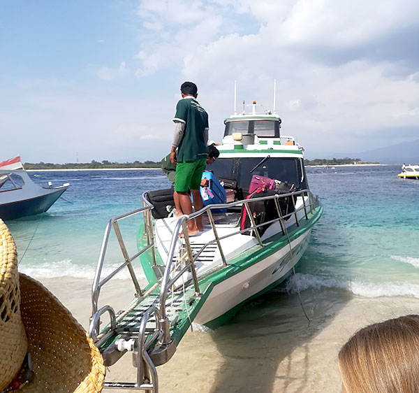 バリ島旅行記27 大荒れの海を3時間 フェリーで移動 ギリ島 バリ島 海外女一人旅ブログ