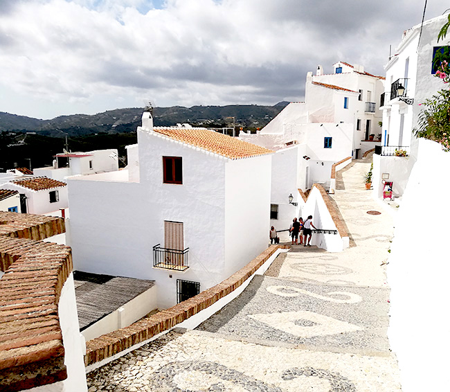 【スペイン旅行記8】スペインの白い村「フリヒリアナ」行き方と観光｜海外女一人旅ブログ